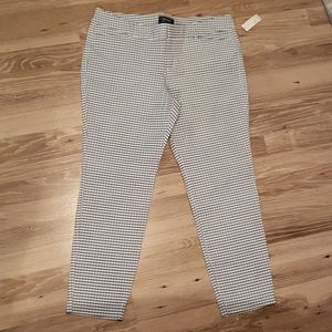 Old Navy Pixie Mid Rise Pants. Sz~14 Petite  NWT